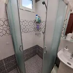 Larissa بوموري